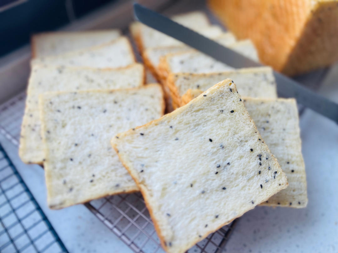 咸盐黑芝麻吐司