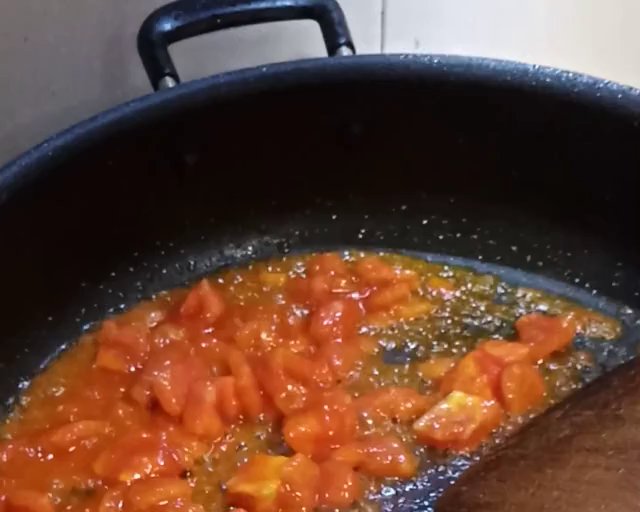 只需油盐的西红柿炒花菜，很粉好好吃。的做法 步骤9