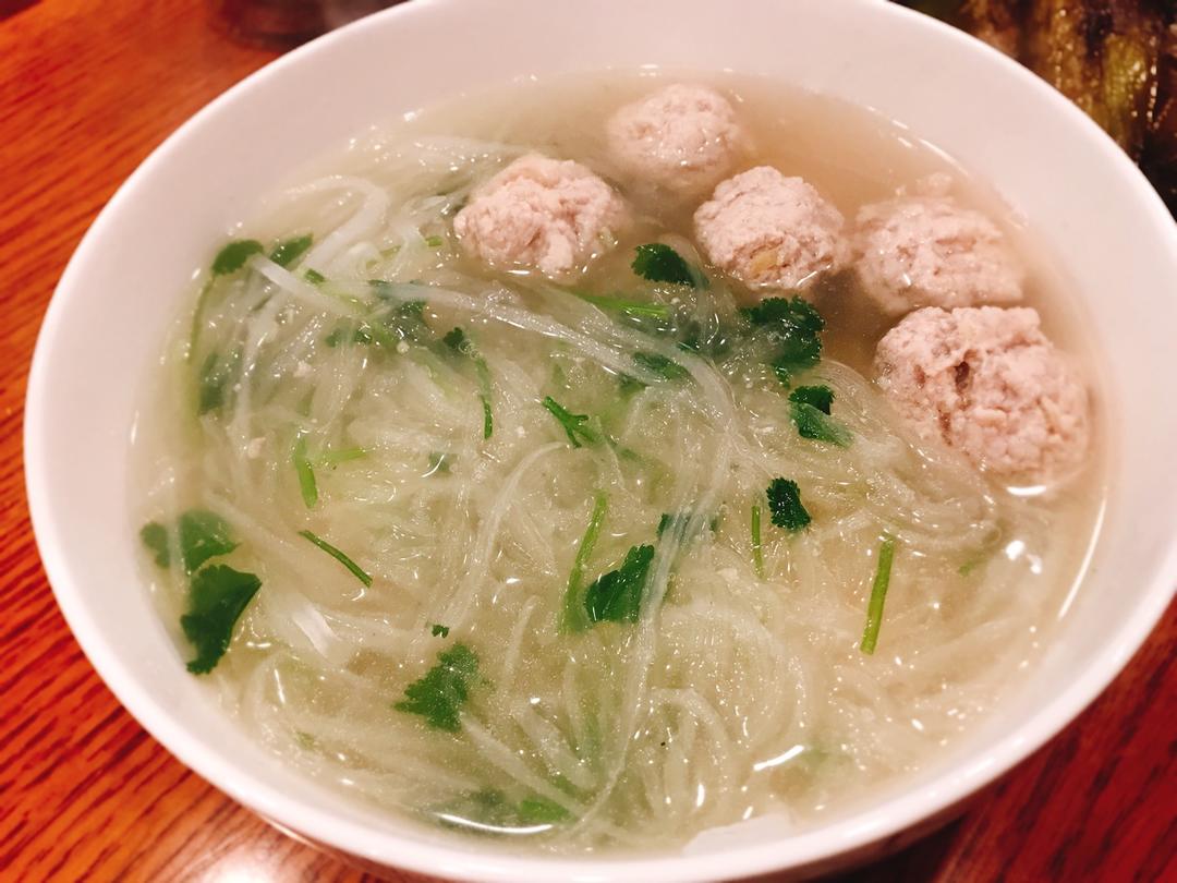 【10分钟系列】白萝卜豆腐圆子汤