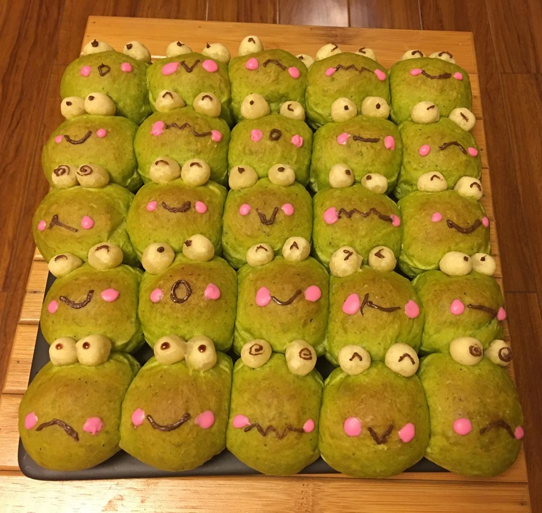青蛙挤挤小面包