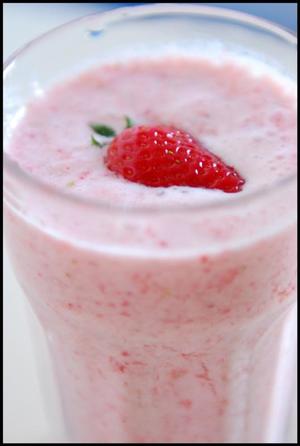 草莓奶昔的做法 步骤2