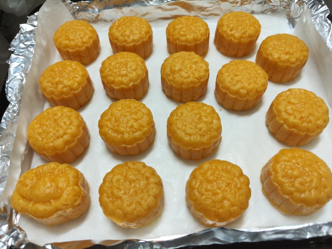 💃奶黄流心月饼——这是可以让你坐稳朋友圈厨霸位置的月饼🥮，没人点赞算我输👎