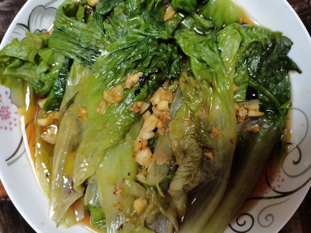 蒜蓉蚝油生菜，清脆爽口，色香味俱全