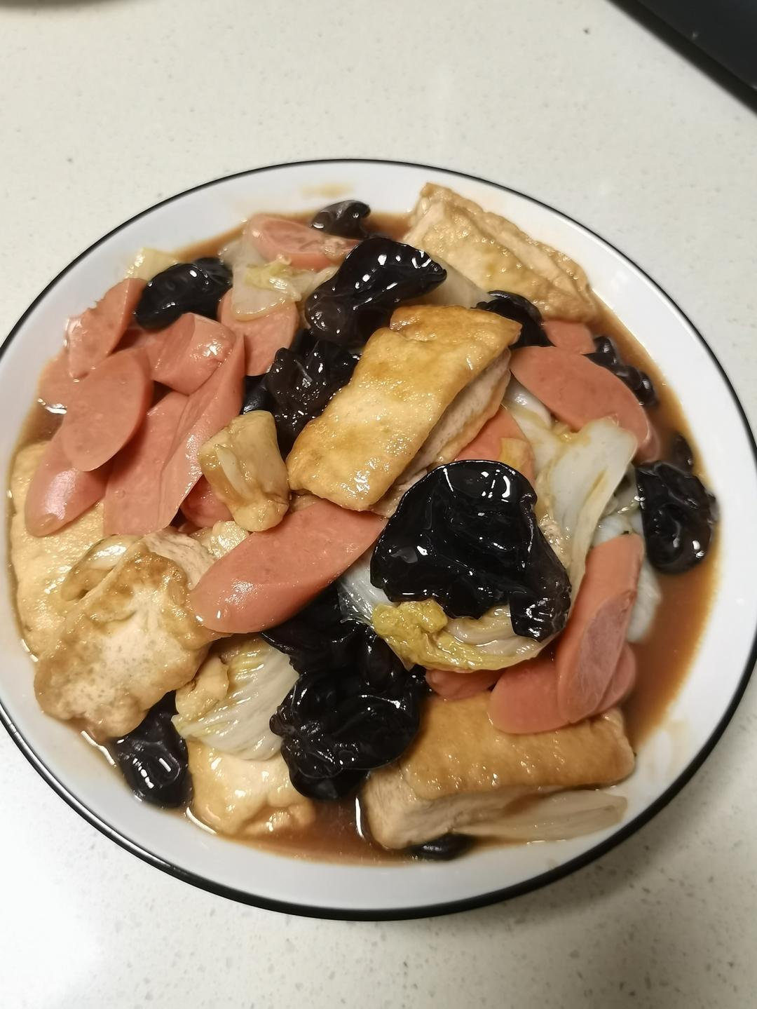 酱香美味!好吃到光盘的火腿白菜豆腐煲~