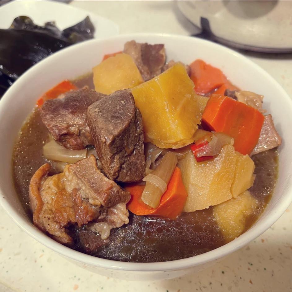 【红烧牛腩饭】超简单快速又好吃！高压锅版的做法