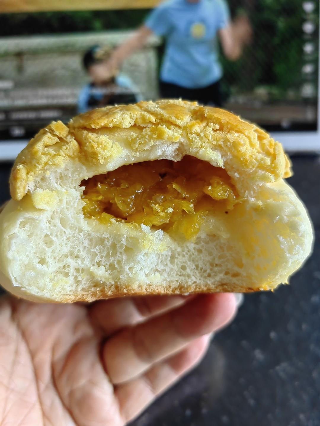 好吃到炸裂的港式菠萝包（附带制作酥皮的小视频）