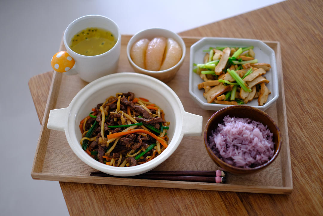 二年级小学生午餐