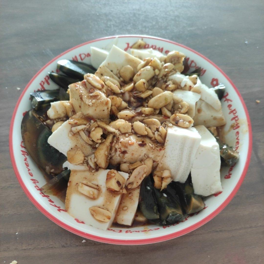 皮蛋拌豆腐