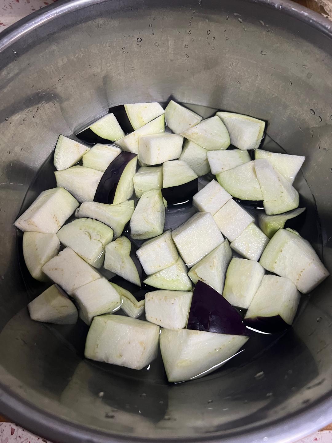 家常下饭菜红烧茄子的做法 步骤1