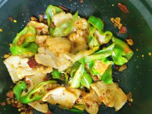 （持续更新）电热饭盒食谱辣椒炒肉焖饭的做法 步骤2
