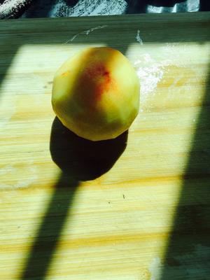 糖水罐头 油桃的做法 步骤1