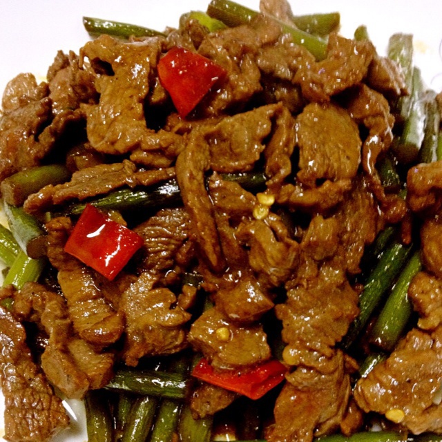 蒜苗炒牛肉丝
