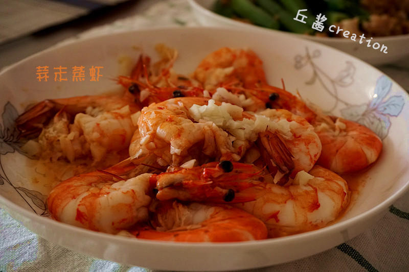 红与白：蒜末蒸海虾