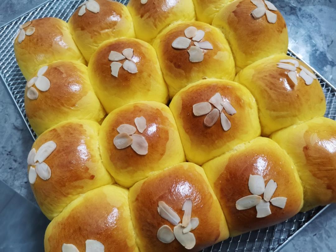 南瓜奶油小餐包（一次发酵）