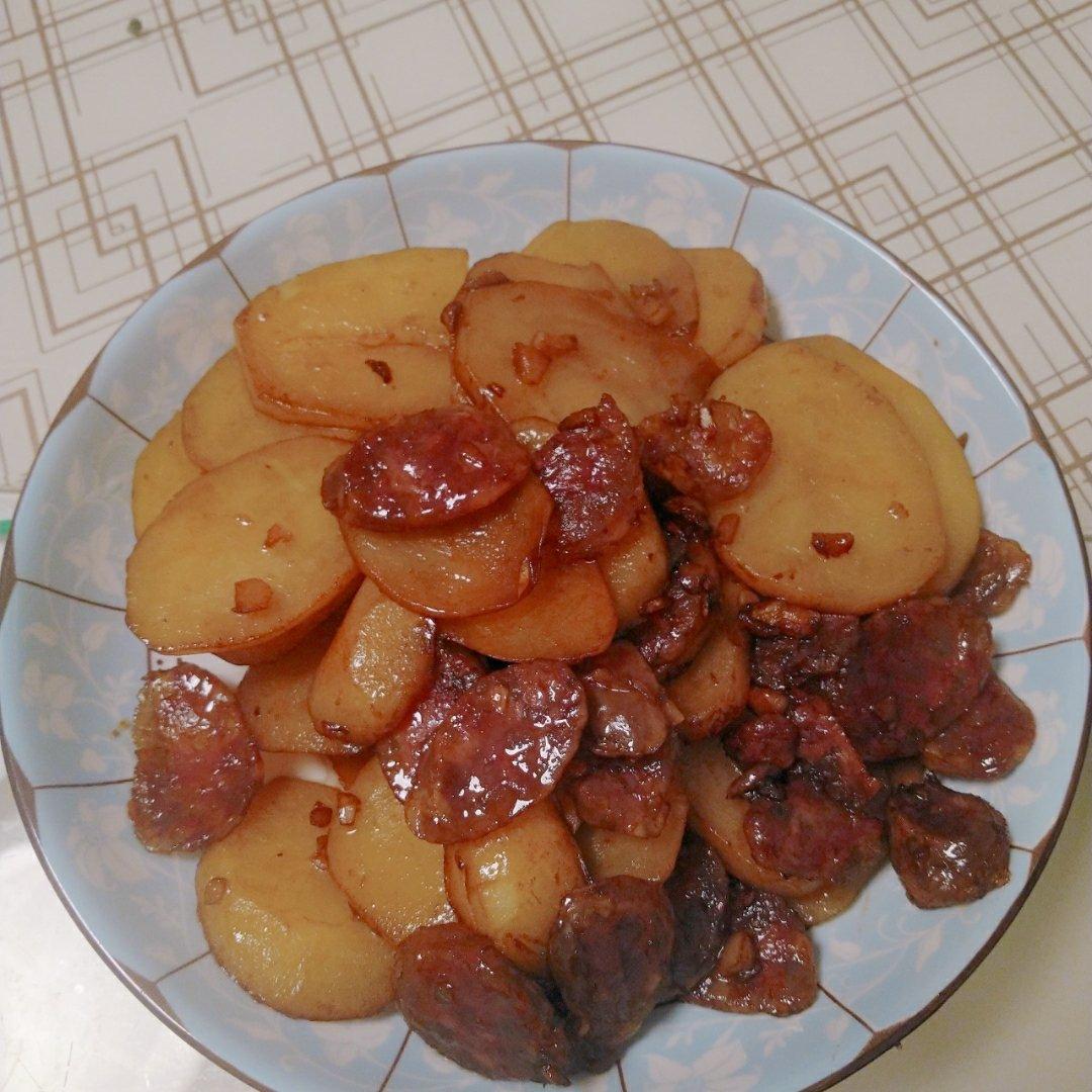 酱香土豆炒腊肠