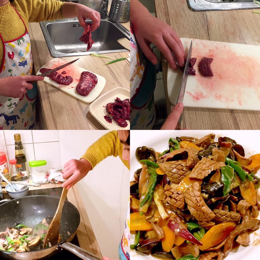和女儿们一起烧菜