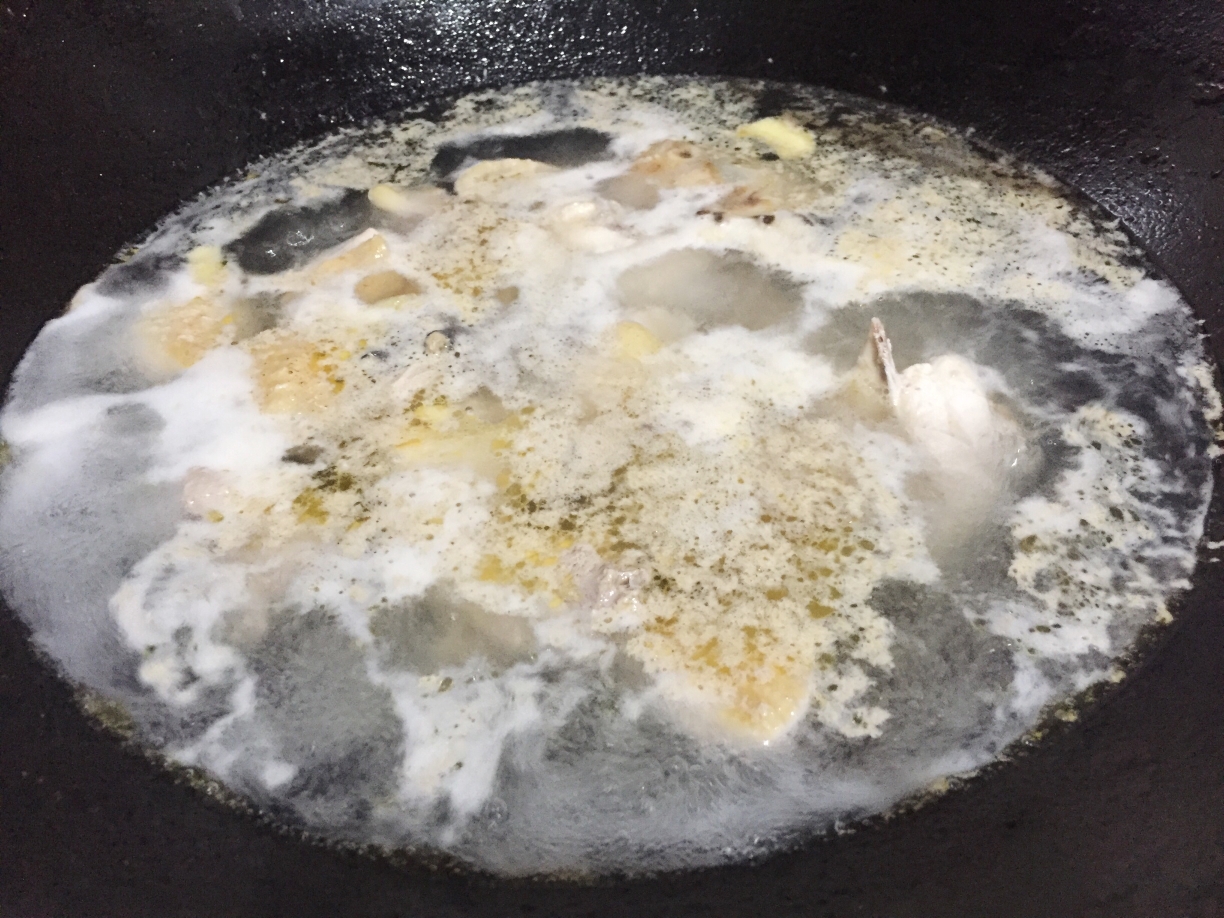 羊肚菌炖鸡汤（超详细攻略）的做法 步骤7