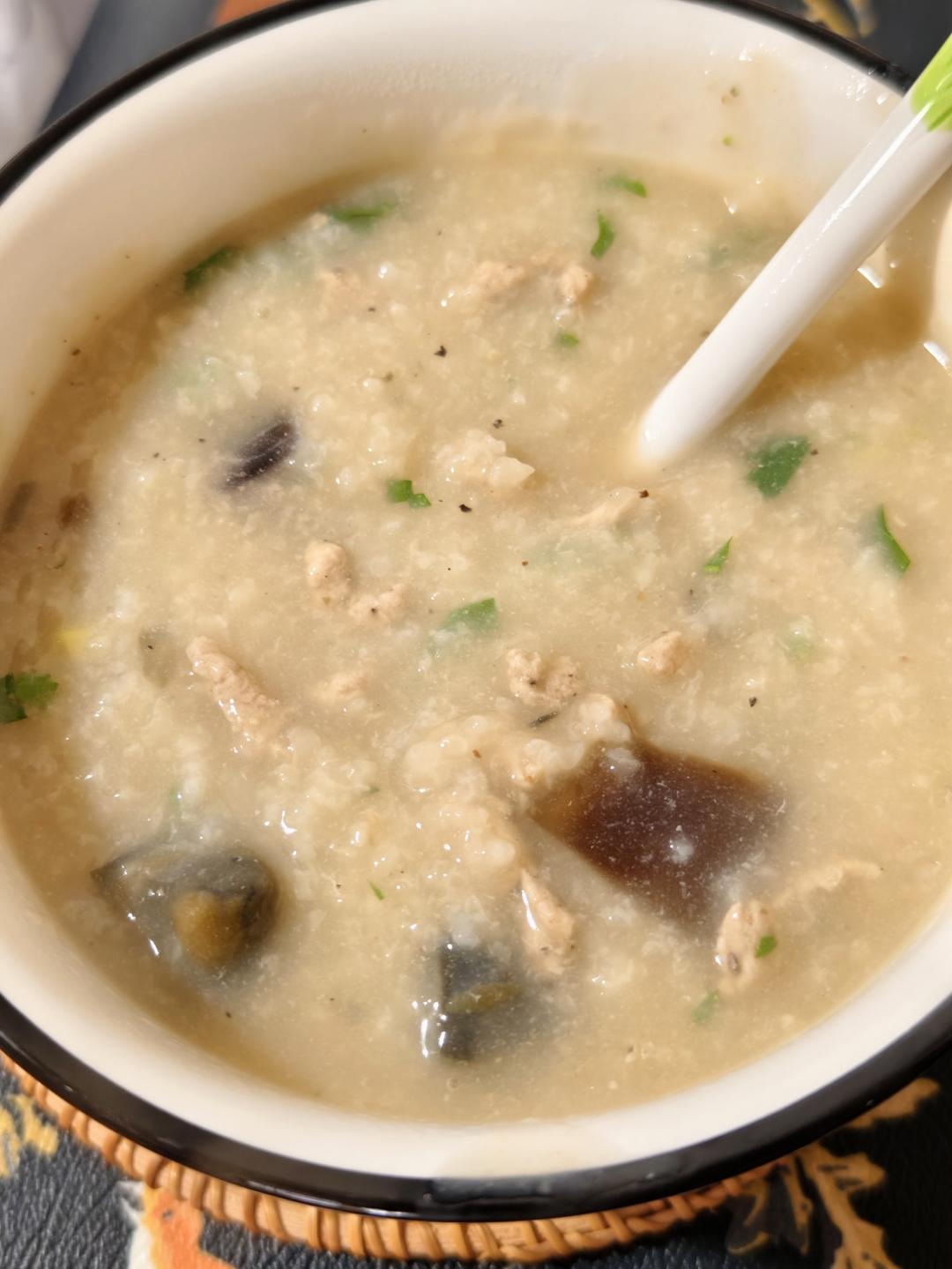 十五分钟快手之香滑皮蛋瘦肉粥(附五分钟电饭煲电压力锅更快捷方法)