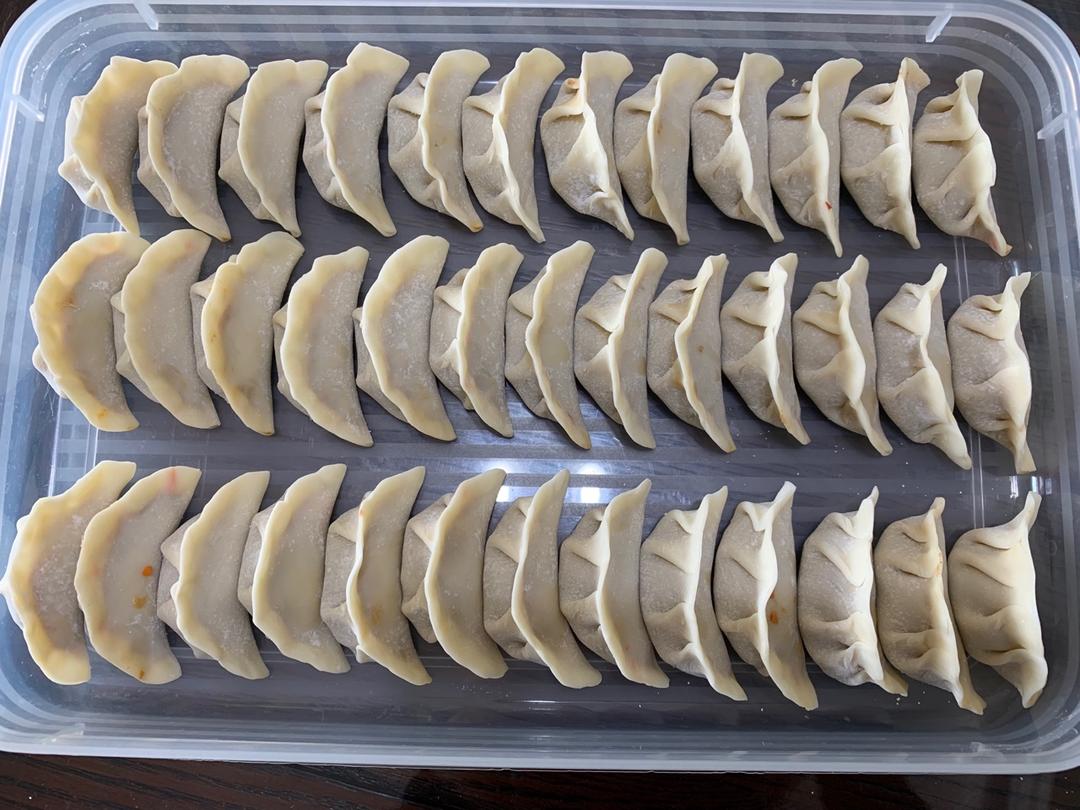 大肚饺子包法——后附视频  (胡萝卜牛肉馅儿)