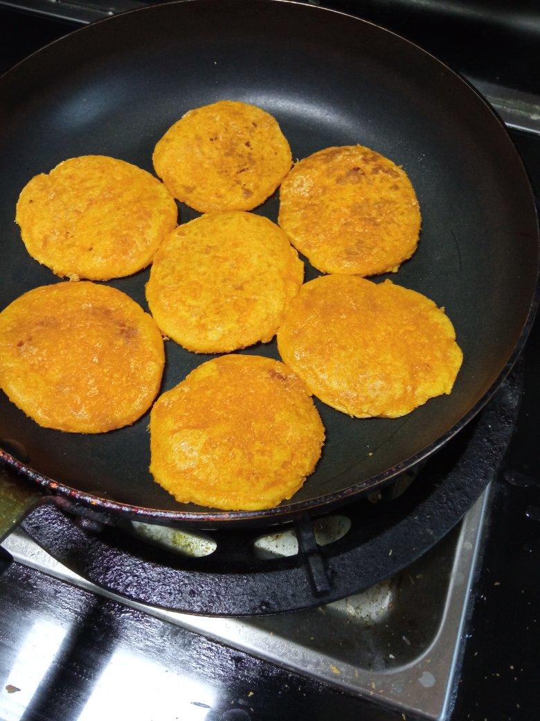 酥香软糯的南瓜饼，早餐能吃好几个