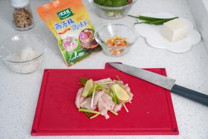 轻食鸡肉时蔬锅的做法 步骤2