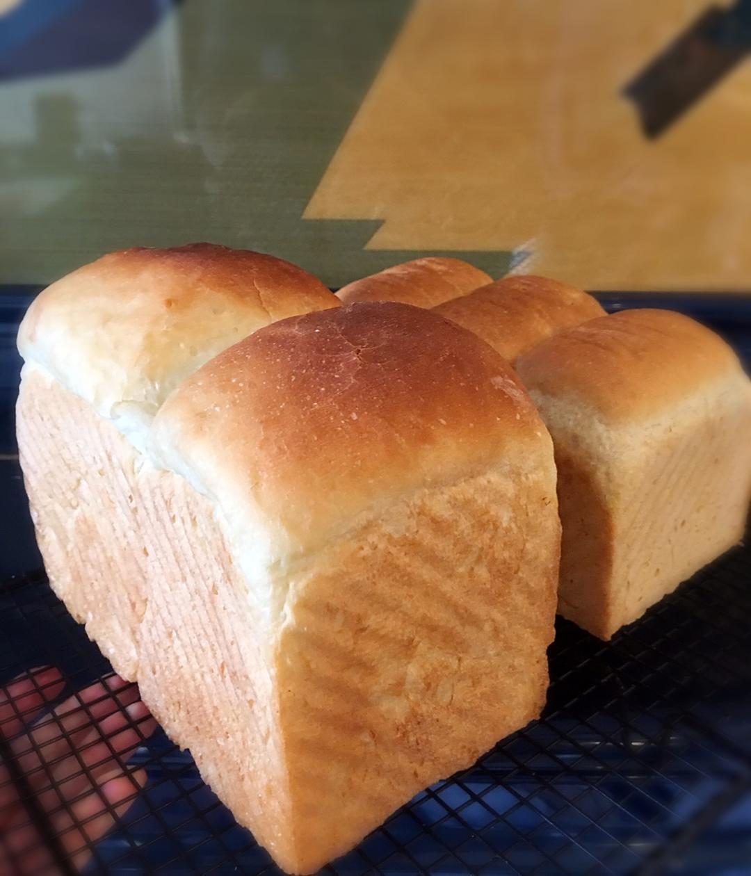 《银座顶级吐司》—— 蜂蜜吐司（中种法）