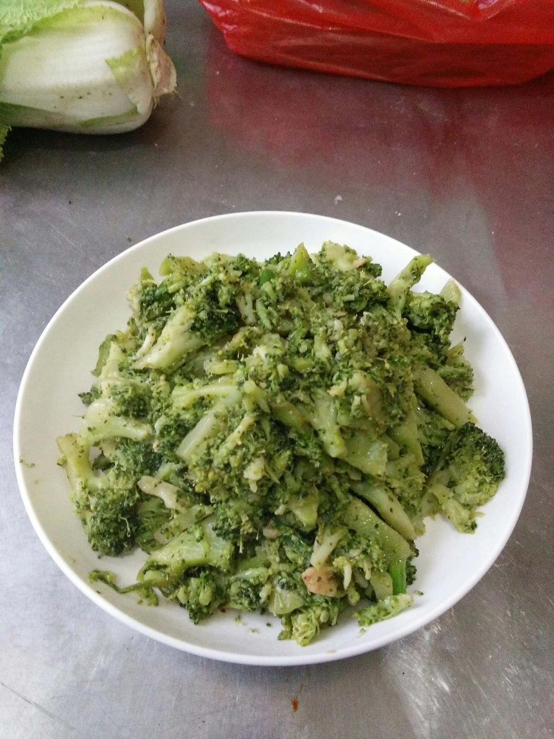 炒西兰花的做法