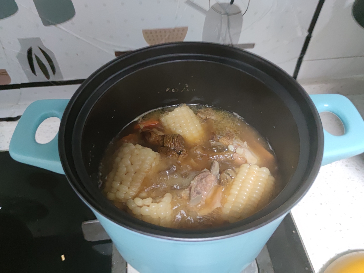 滋养鲜美松茸玉米排骨汤~的做法 步骤4