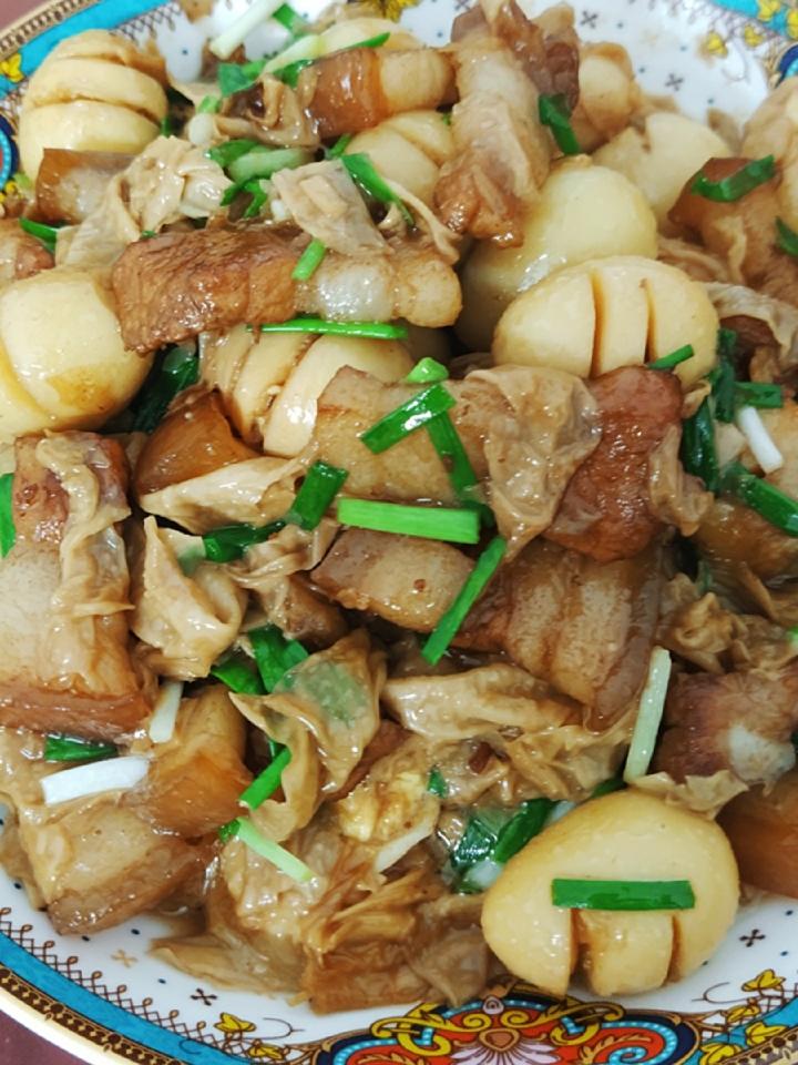 红烧肉焖腐竹鹌鹑蛋