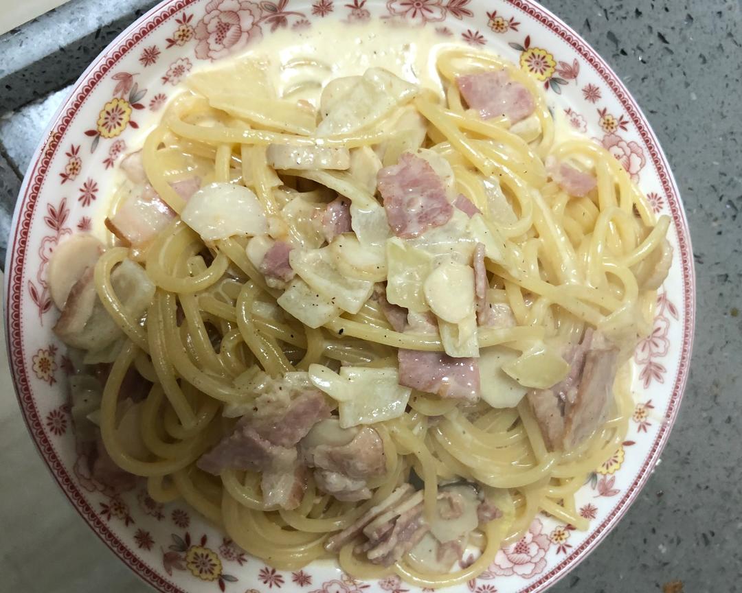 糊弄小朋友没问题的奶油蘑菇意面的做法