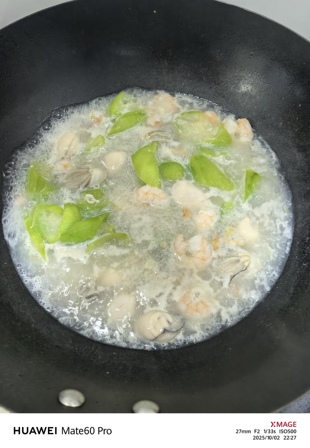 【鲜美清甜】丝瓜生蚝汤