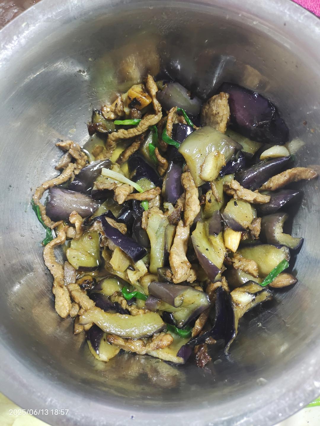 家常菜：茄子炒肉丝（少油保色法）