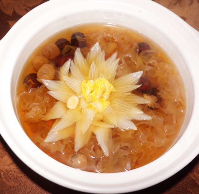 红枣银耳莲子羹
