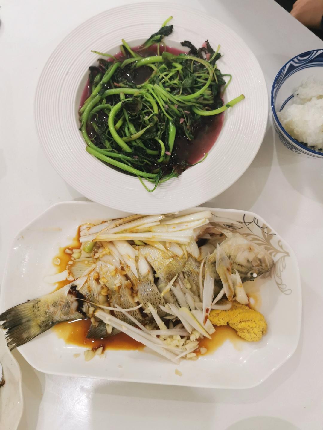 清蒸鲈鱼