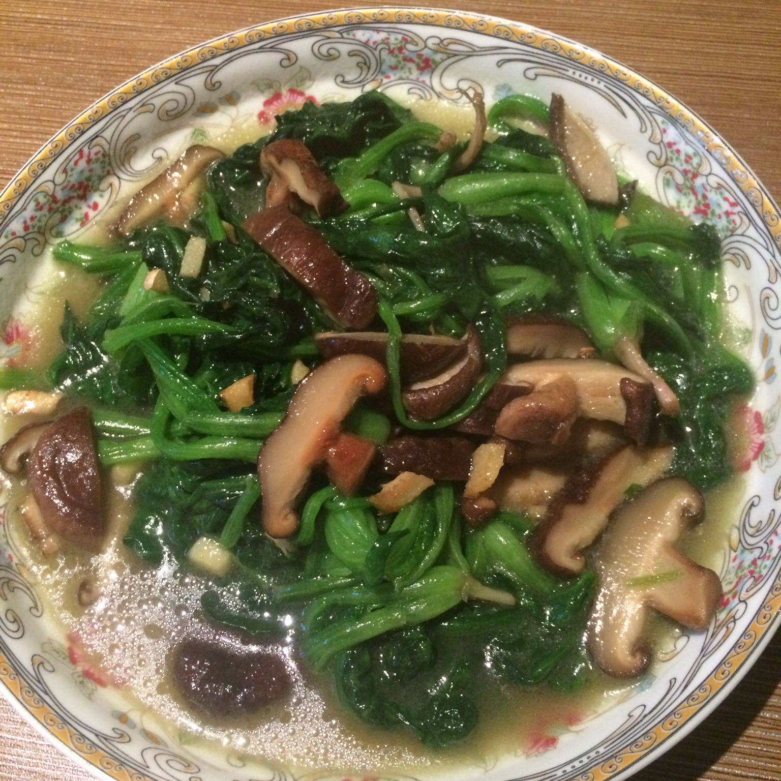 琪琪一做的菠菜炒蘑菇