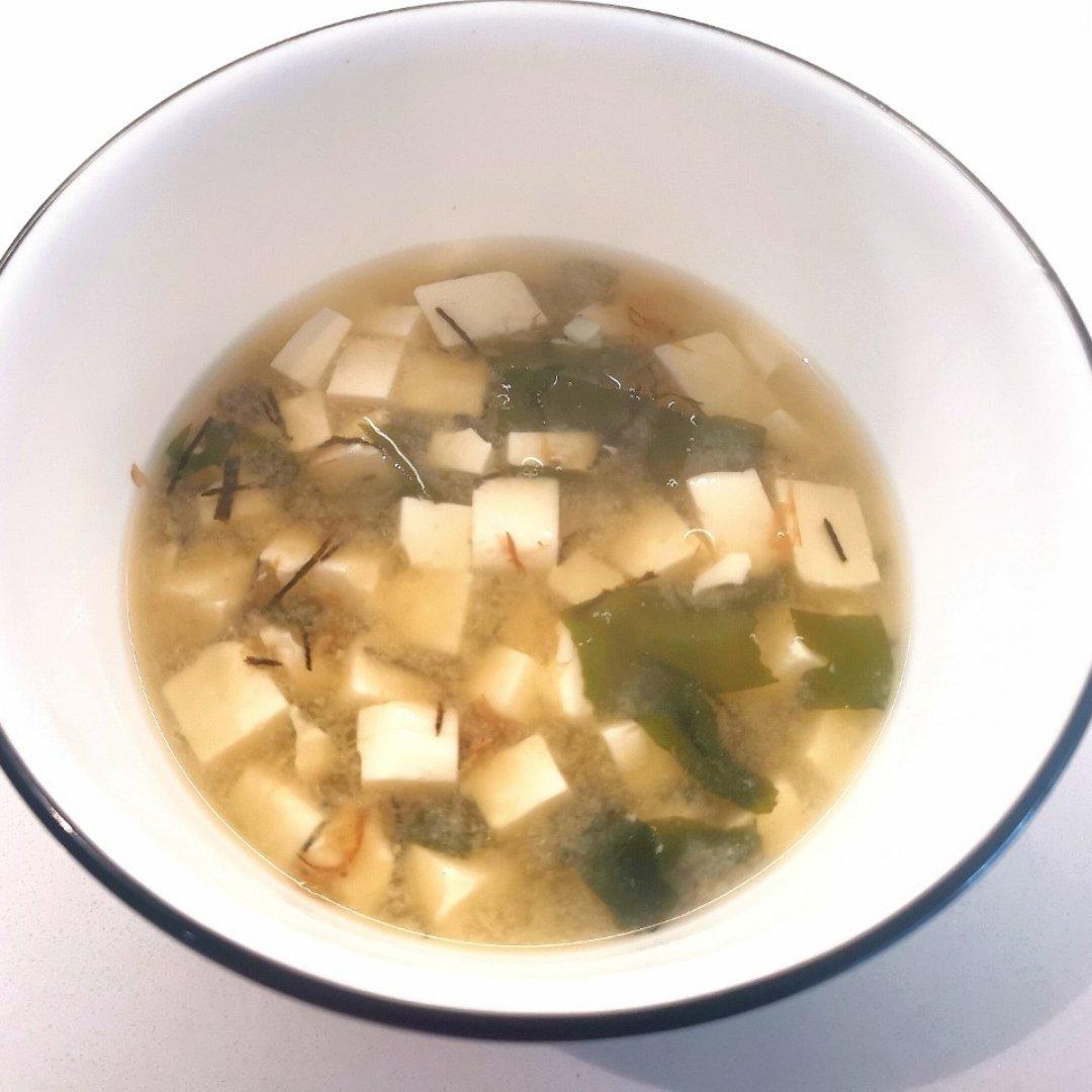 豆腐裙带菜味噌汤