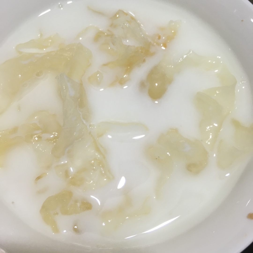 牛奶炖白木耳