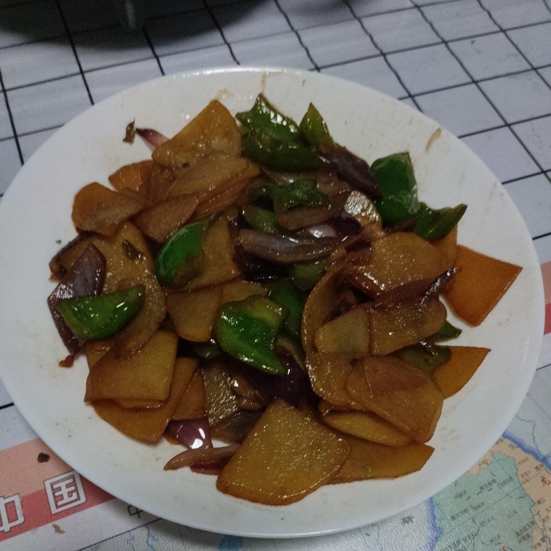 洋葱青椒炒土豆片