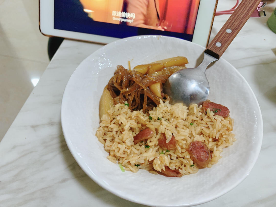 颗粒分明 好吃又简单的腊肠香茹焖饭（电饭锅版）