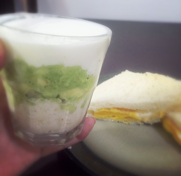 鳄梨燕麦牛奶