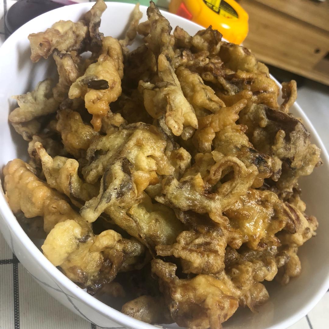 干炸蘑菇最家常做法 外酥里嫩鲜香可口 撒上椒盐竟然能吃出肉味