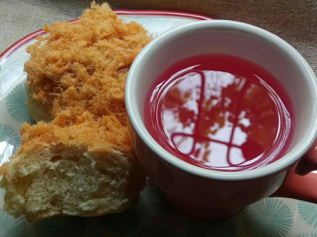 如棉花般松软的海苔肉松面包