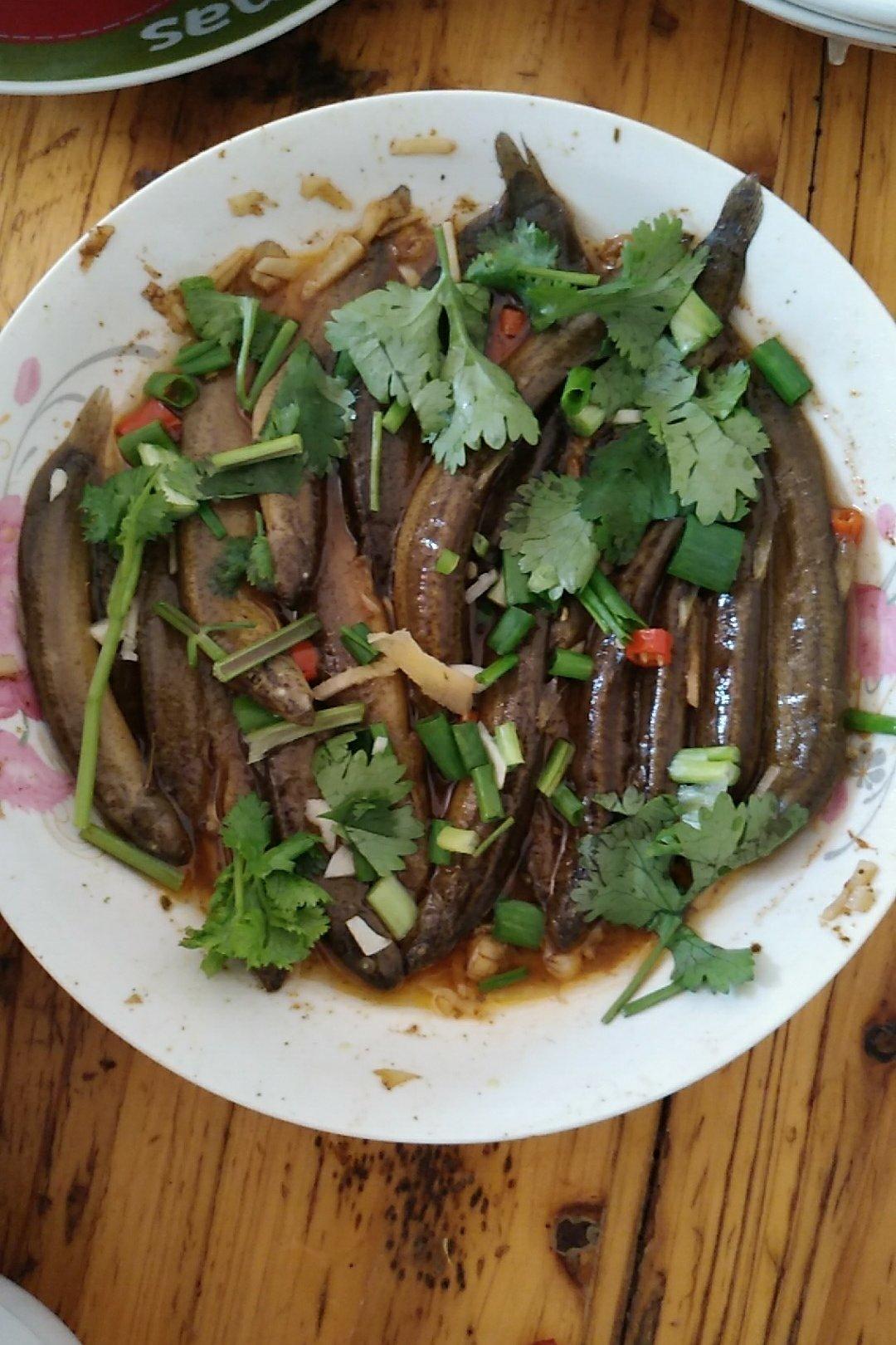 雪中稻草做的清蒸泥鳅