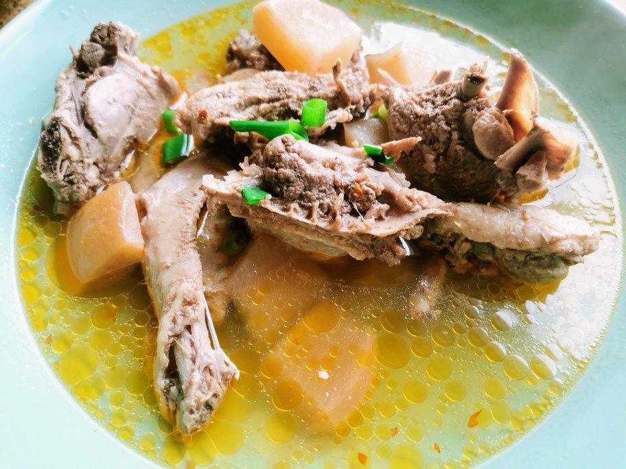 酸萝卜老鸭汤，真的太鲜了谁喝谁知道