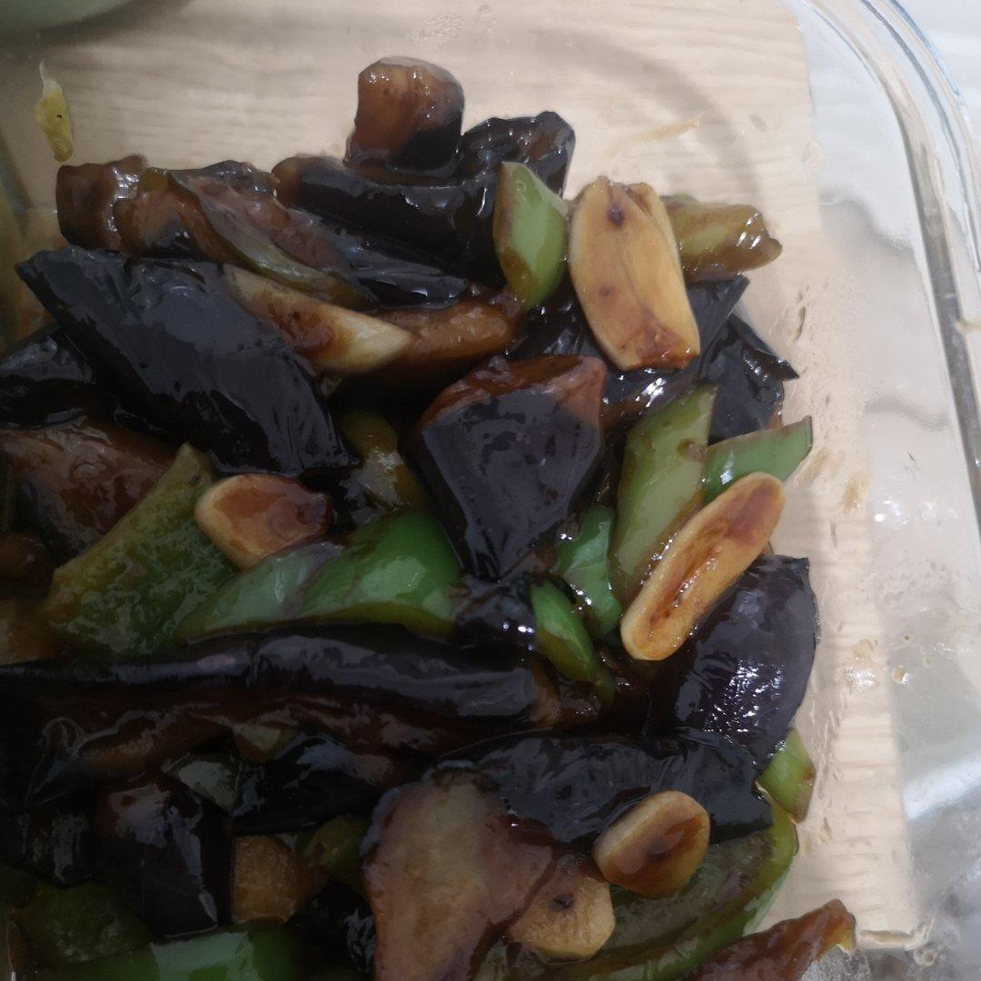 红烧茄子（佐西红柿尖椒）