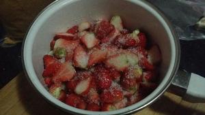 酸甜草莓酱的做法 步骤3