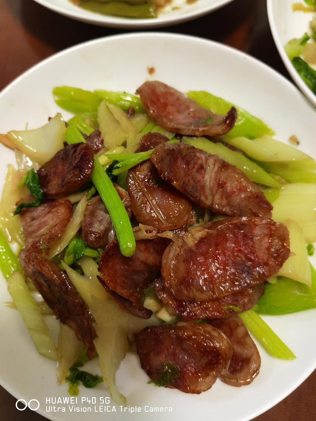 芹菜炒香肠