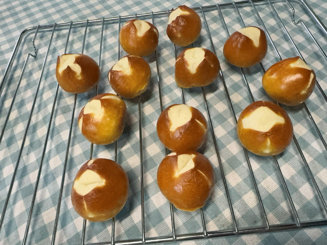 德式碱水面包｜一口碱水球｜超级快手｜免冷冻｜免发酵｜免手套膜