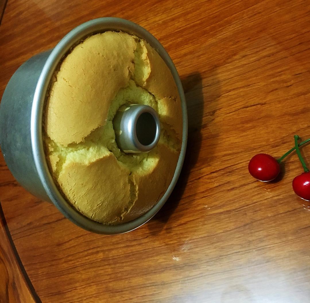 轻盈Q弹的戚风蛋糕（中空模）