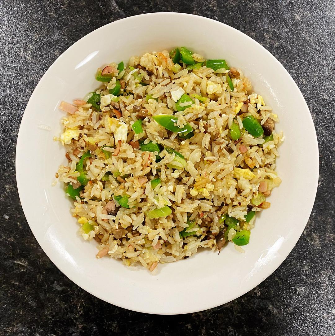 直击灵魂的青椒香菇蛋炒饭